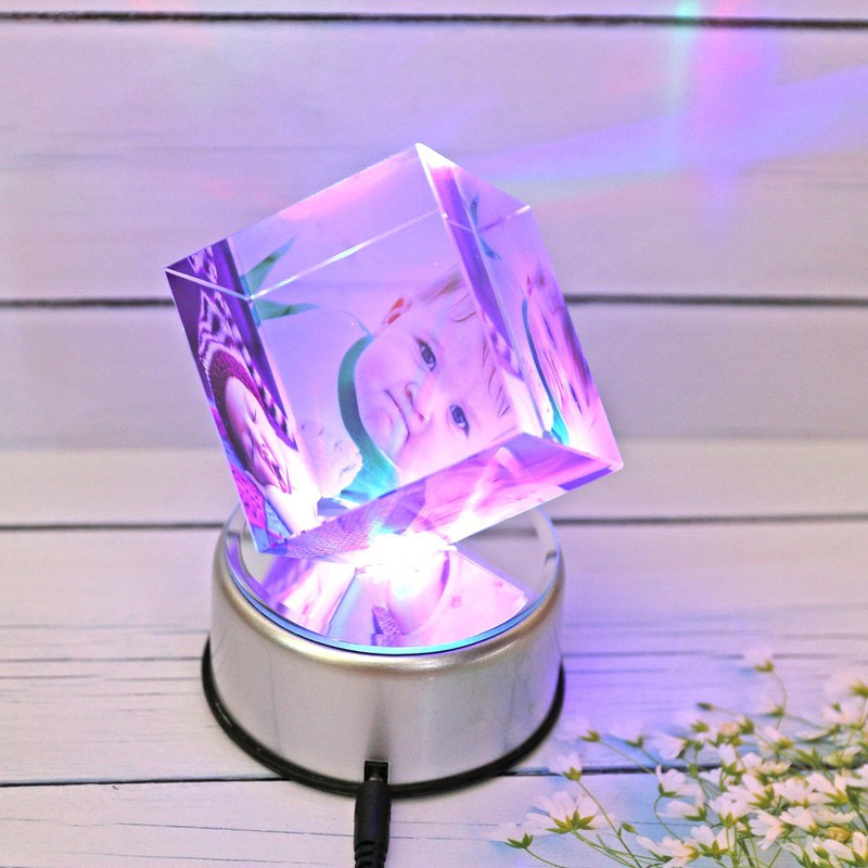 Pha lê lập phương in hình đế đèn xoay Blutooth Mp4