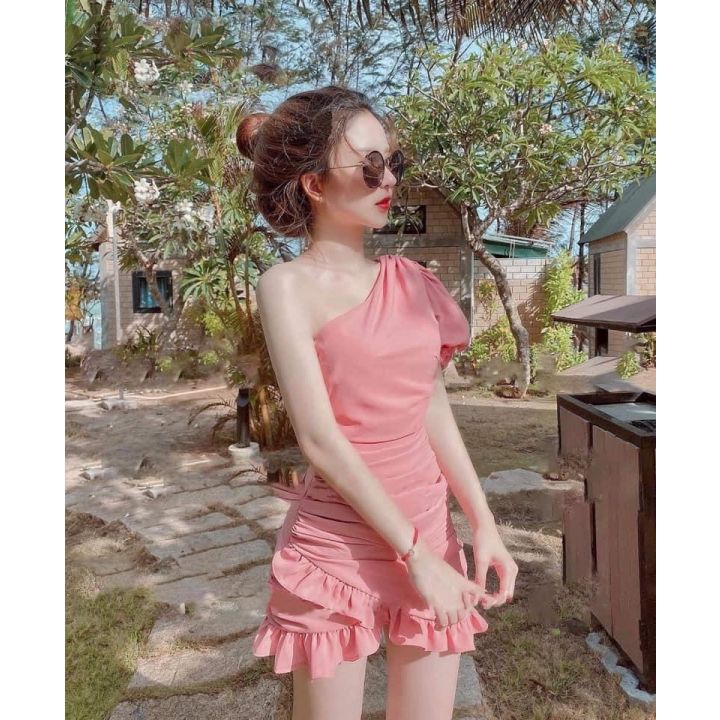 Đầm lệch vai hồng chất đũi