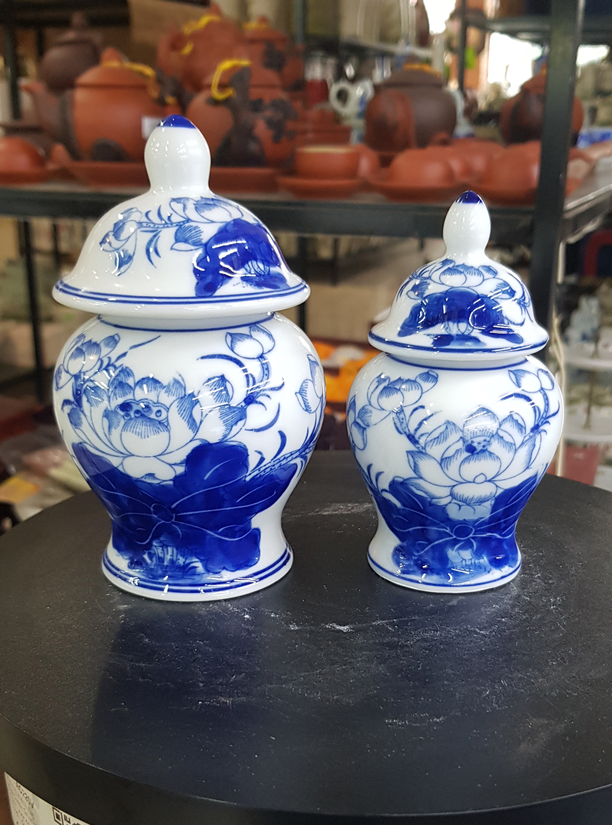 Chéo thờ vẽ sen men lam xanh sứ bát tràng