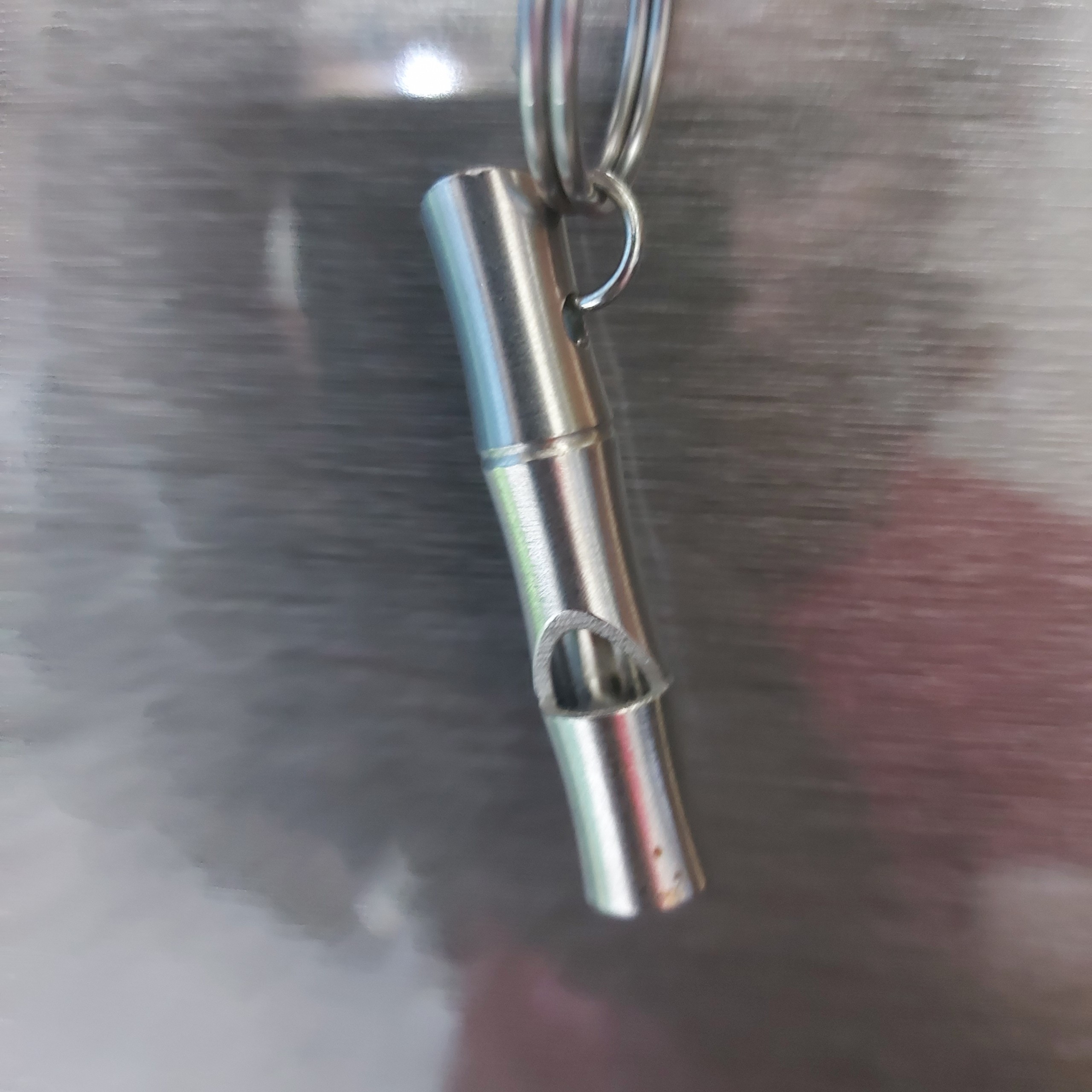 Phụ Kiện Móc Khóa còi inox thổi kêu