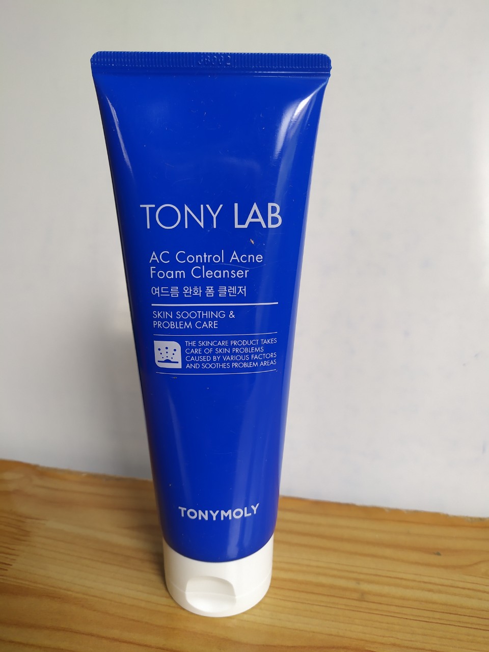 Sữa rửa mặt cho da dầu, da dầu mụn TonyMoly Tony Lab AC Control Acne Foam Cleanser