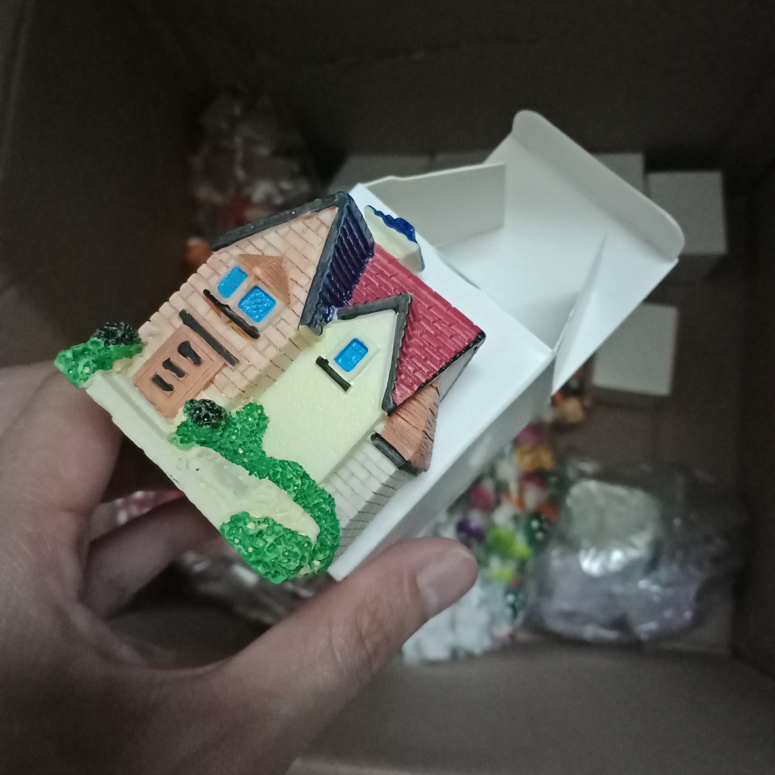Biệt thự mini trang trí hồ cá tiểu cảnh