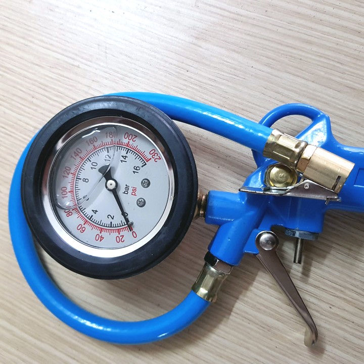 Tay bơm lốp xe có đồng hồ dầu siêu bền