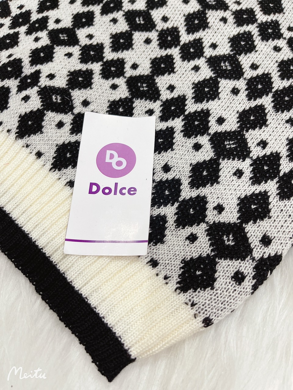 Áo len gile nữ thổ cẩm ngắn - Dolce