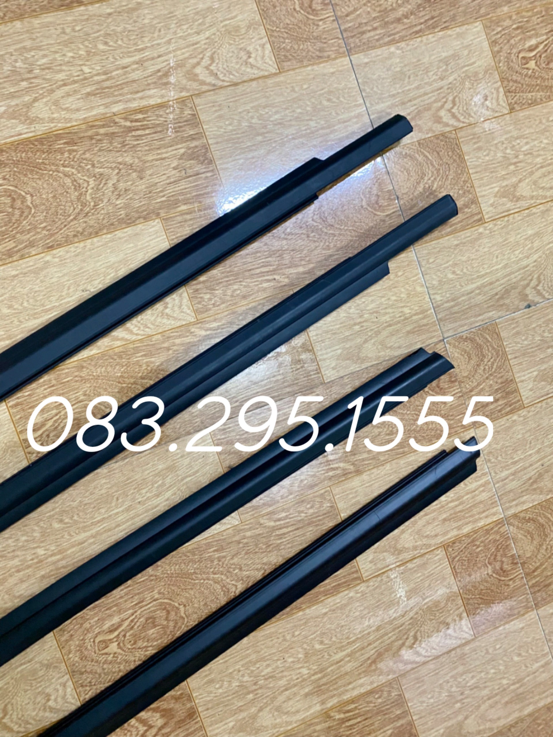nẹp chân kính ngoài Innova 06 - 15 ( giá 1 bộ / 4 thanh , oem )