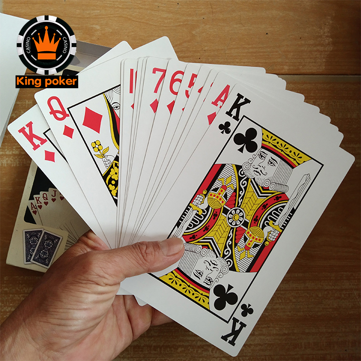 Bài poker 52 lá gấp 4 lần bài thường