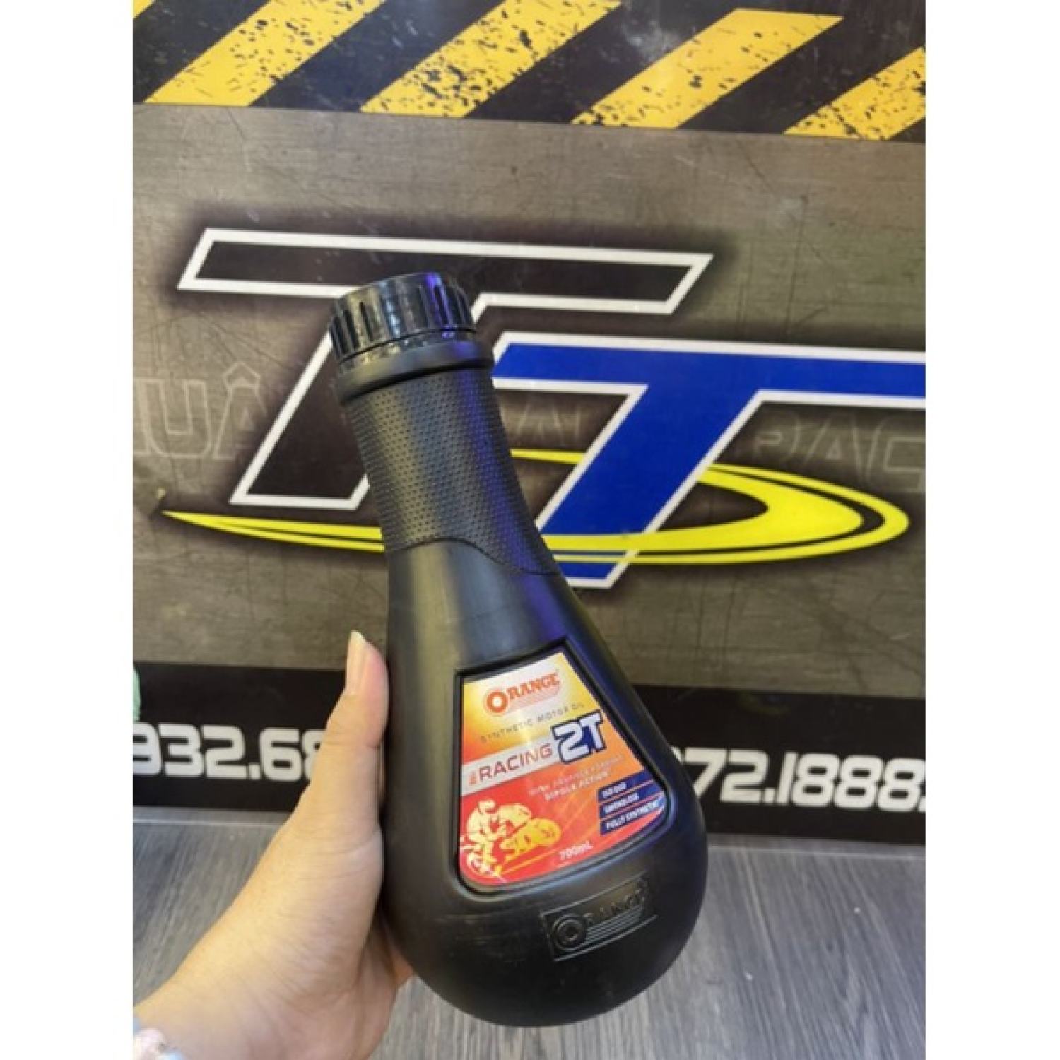 Nhớt thơm Orange 2T Racing - Chai đen