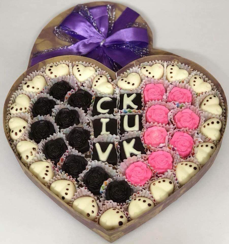 45 viên socola VALENTINE theo yêu cầu ( kèm thiệp nếu yêu cầu)