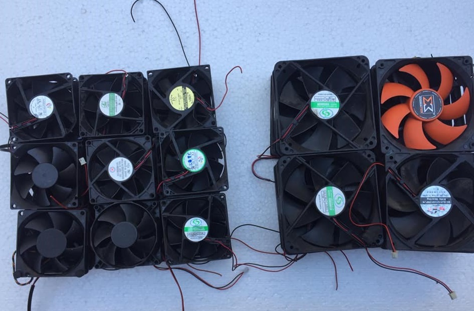 12V Cooling Fan, Size 9X9X2.5Cm, 12 Pieces, Black and Orange, Suitable for Computers and Electronic Components.
