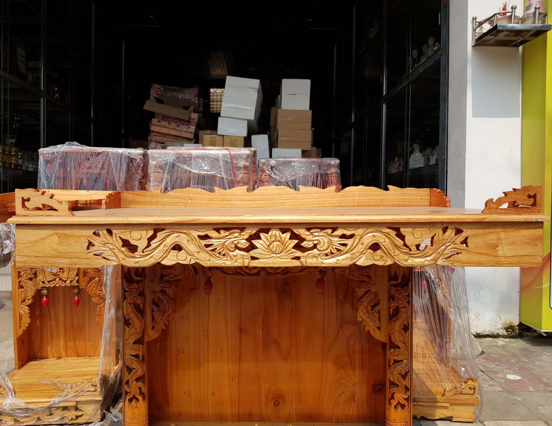 Bàn thờ treo tường gỗ xoan ngang 1m7