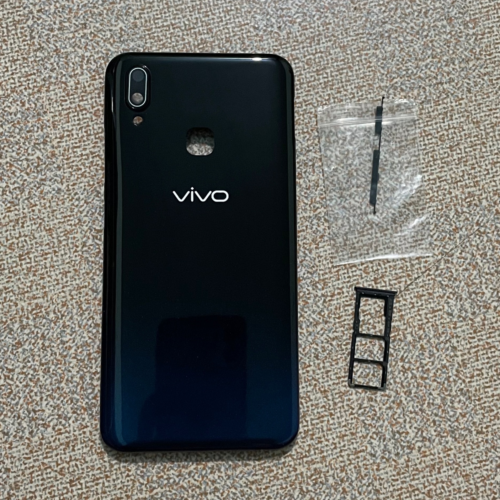 lưng vỏ vivo Y91 (kèm khay sim)