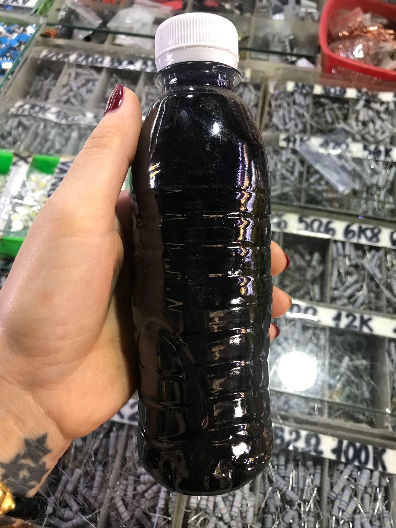 Keo đen chuyên dán loa 350ml