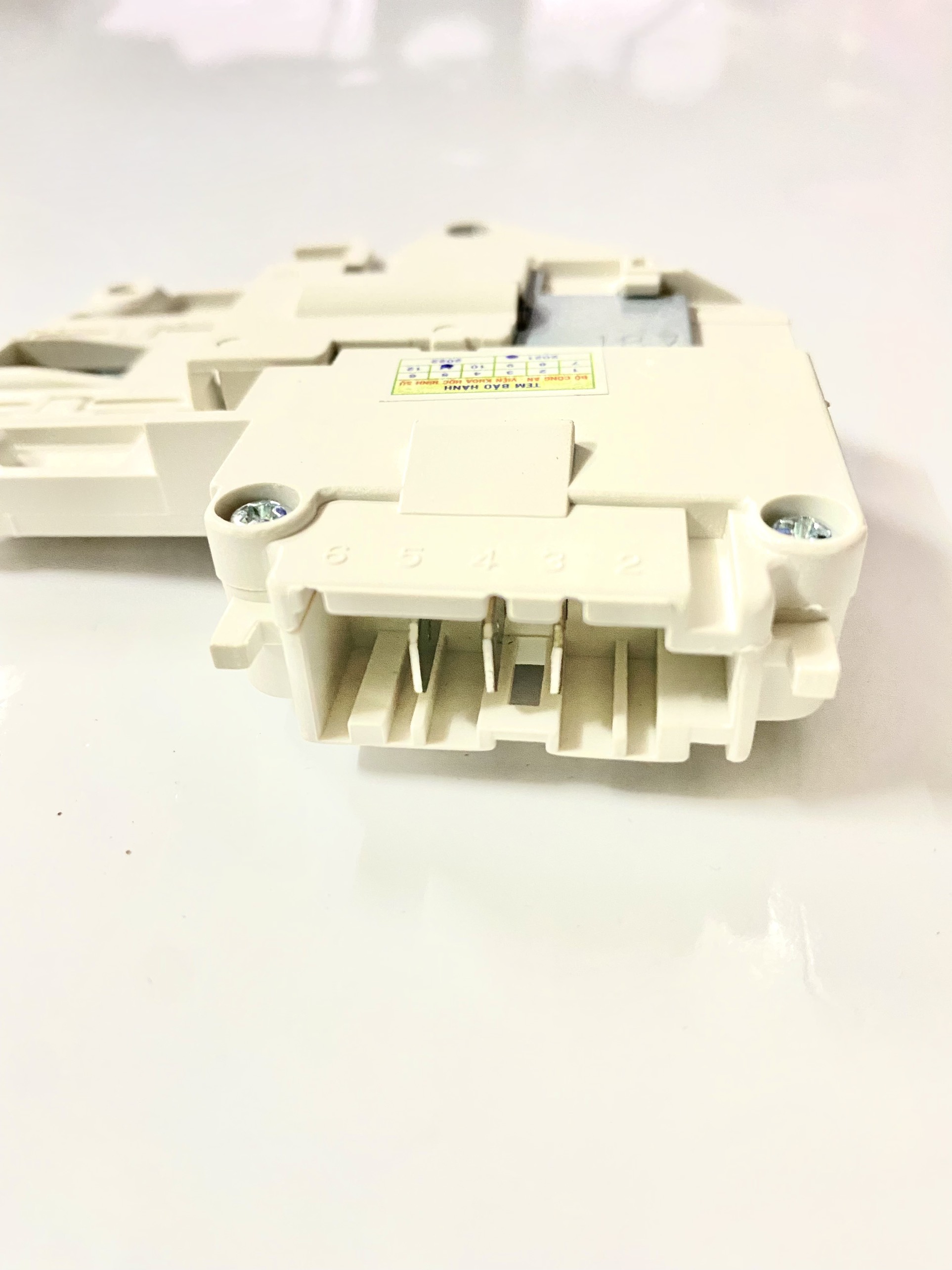Công tắc cửa 3 chân cho máy giặt Electrolux