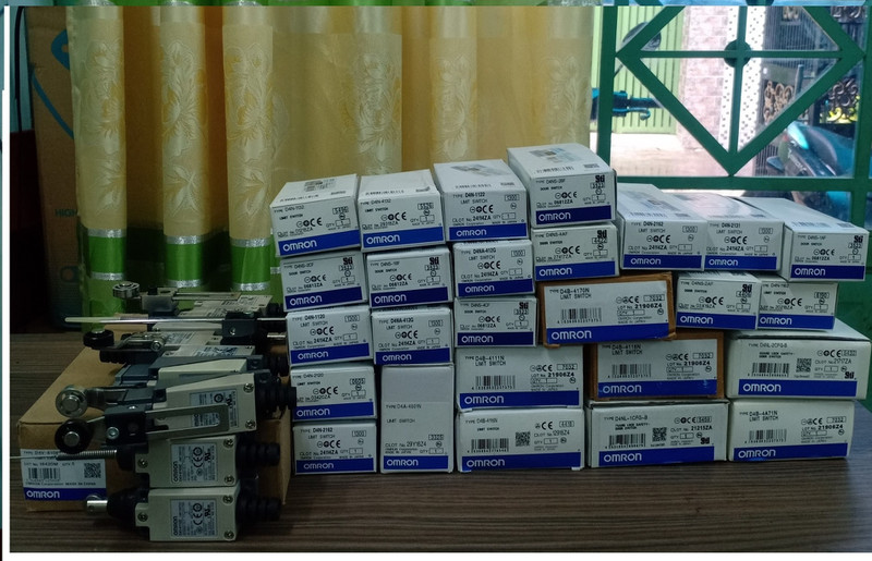 Công tắc hành trình d4v-8104sz-n