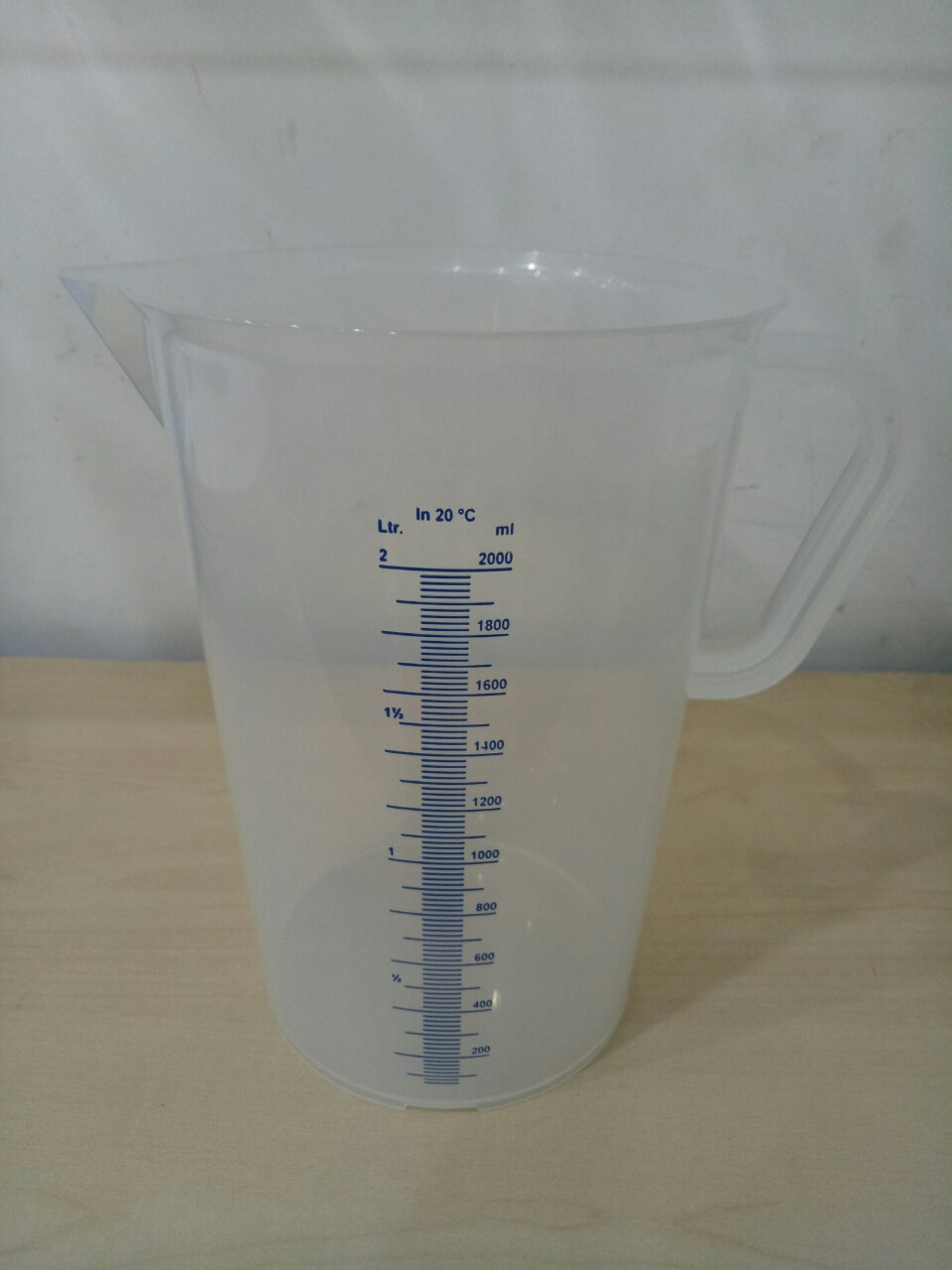 Ca nhựa PP vạch nổi xanh 2000ml VITLAB