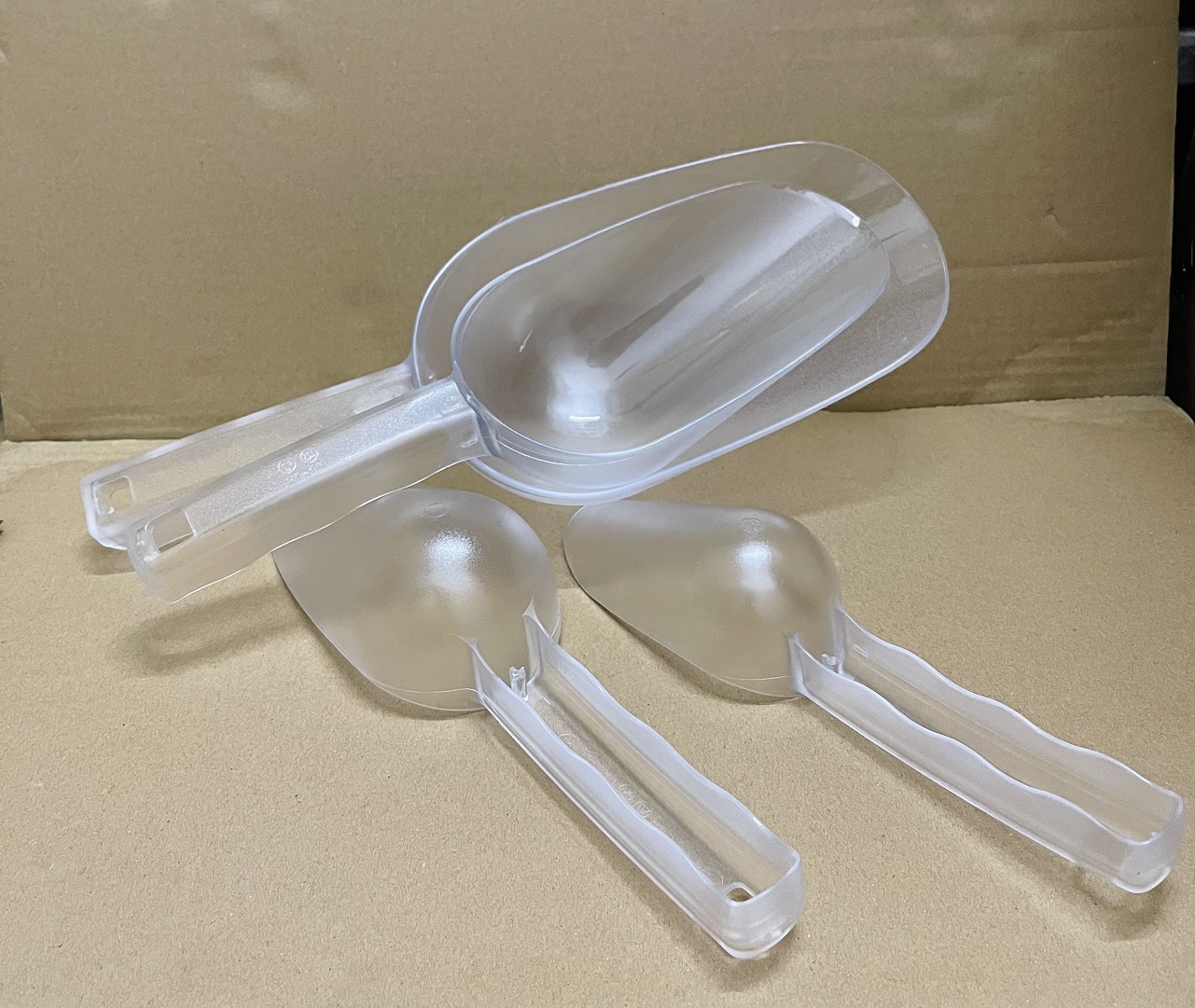 Xúc Đá Nhựa Cao Cấp [ Miệng Tròn ]