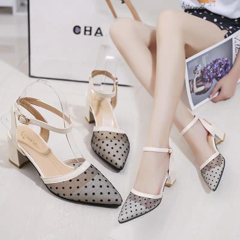 Giày Sandal Bịt Mũi Ren Chấm Bi