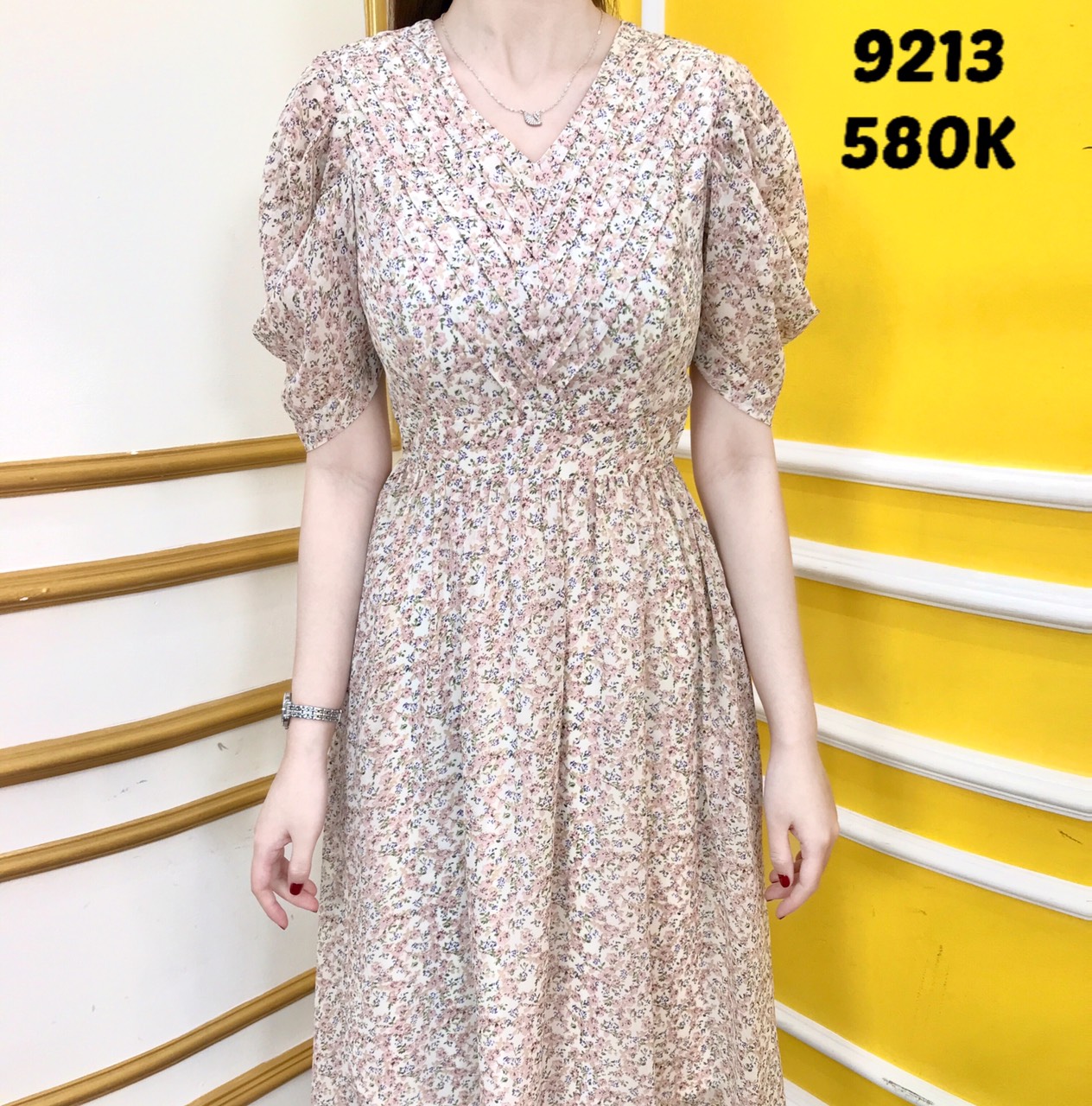 Đầm EMY EM9213 Xoè Hoa Nhí Cổ V