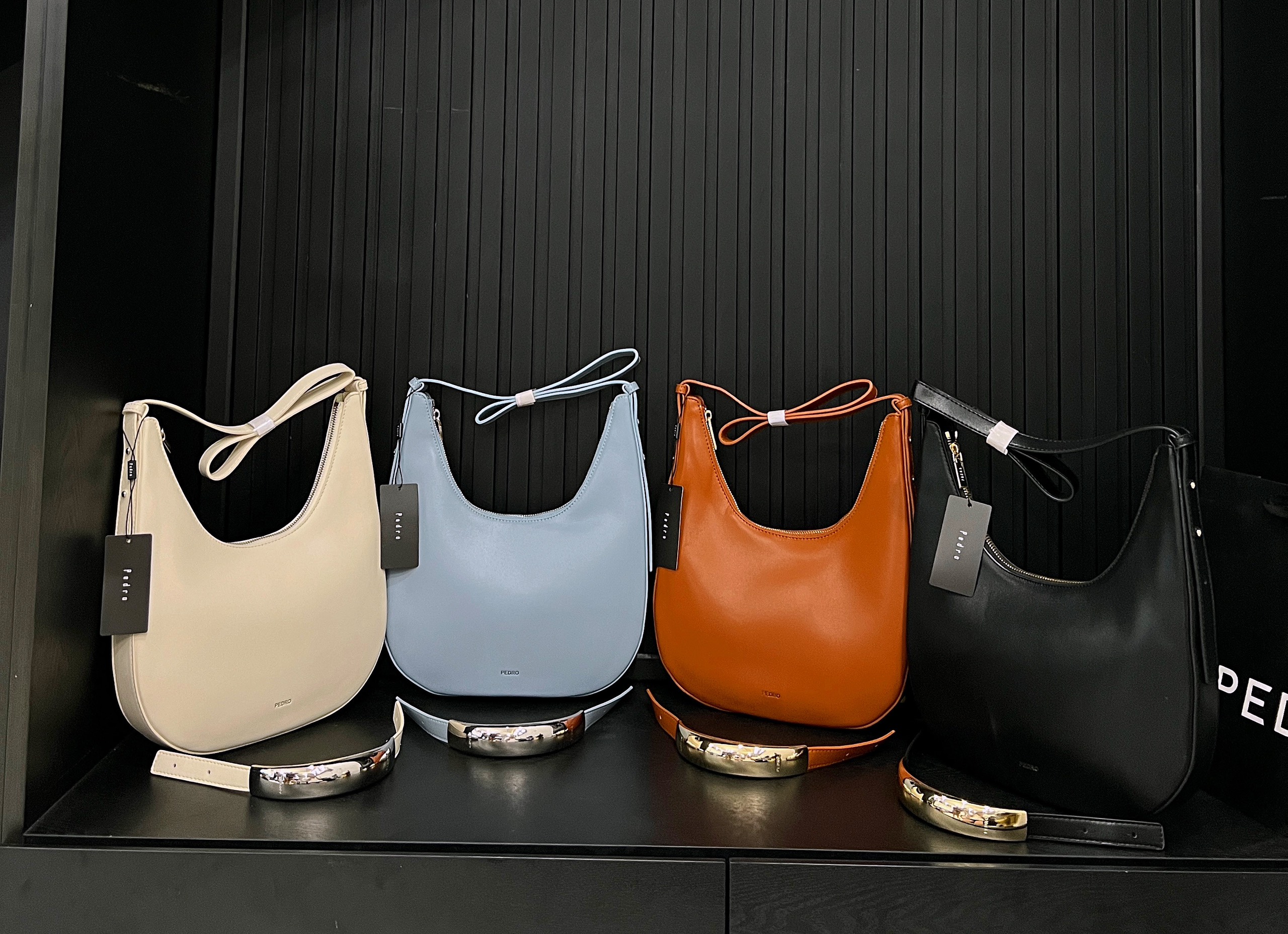 túi hobo size 27,5cm*4cm*31cm PW2-35210016