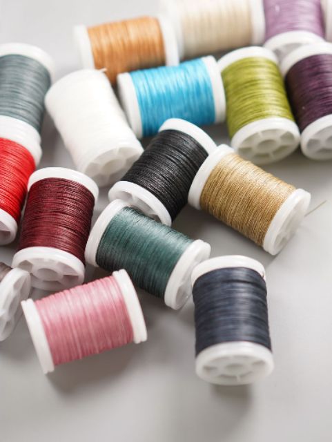 [HÀNG CÓ SẴN]1 cuộn chỉ sáp tròn polyester cỡ 0.4mm/ 0.5mm