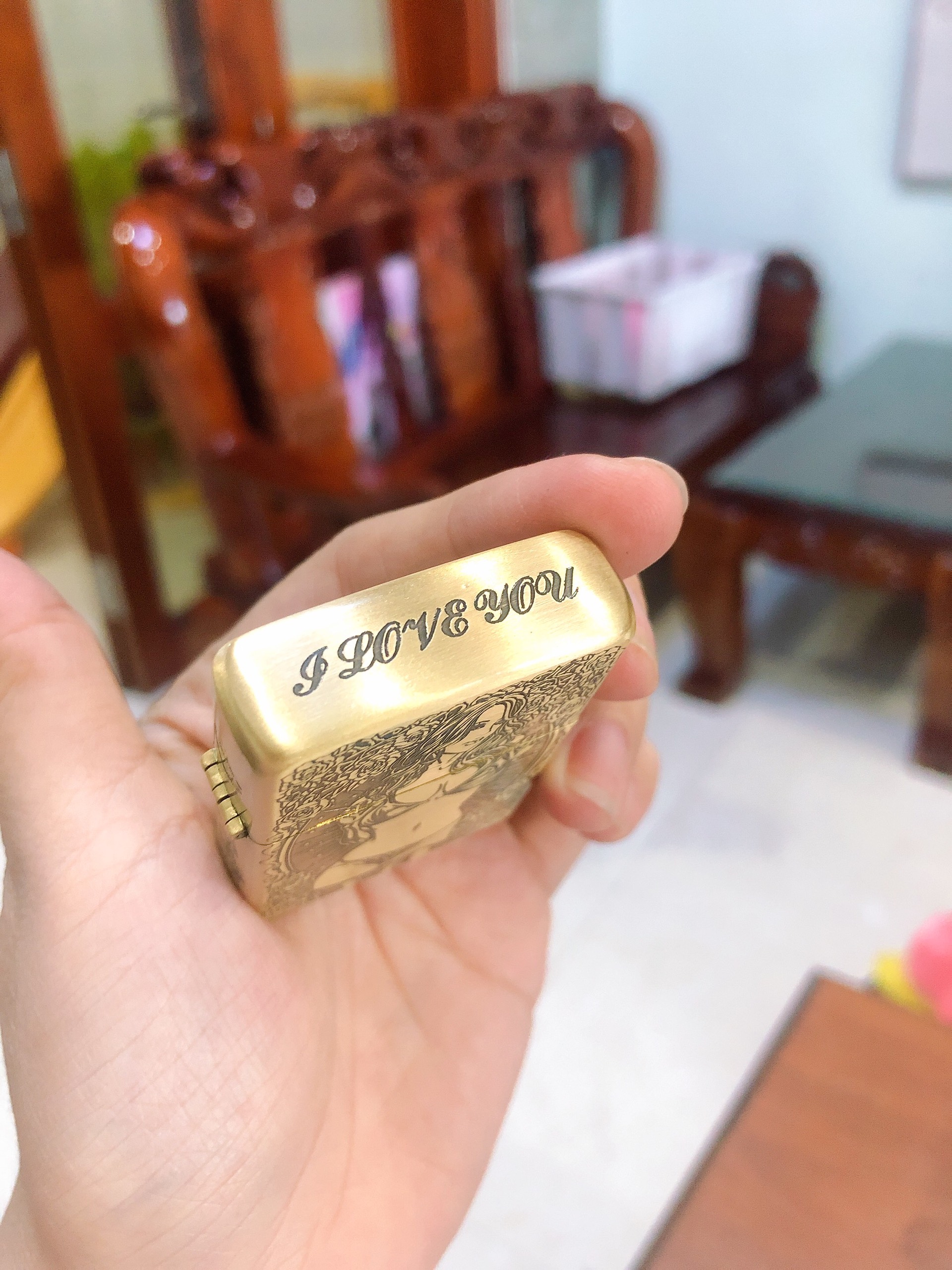 BẬT LỬA ZIPPO MẠ CHROME KHẮC CHÌM 5 MẶT, HÌNH THIẾU NỮ TÓC XOĂN, hàng loại 1 có tem đỏ