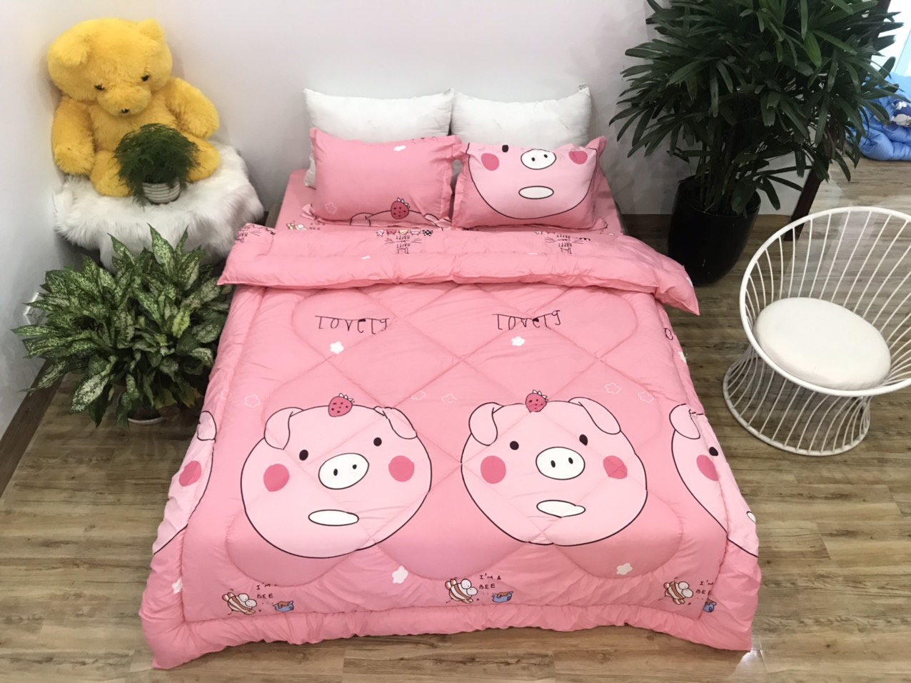 Bộ Chăn Phao 5 Món Mẫu Lợn Hồng P32 ( Gồm 1 Chăn Phao + 1 Ga Bo Chun + 2 Vỏ Gối Nằm + 1 Vỏ Gối Ôm )