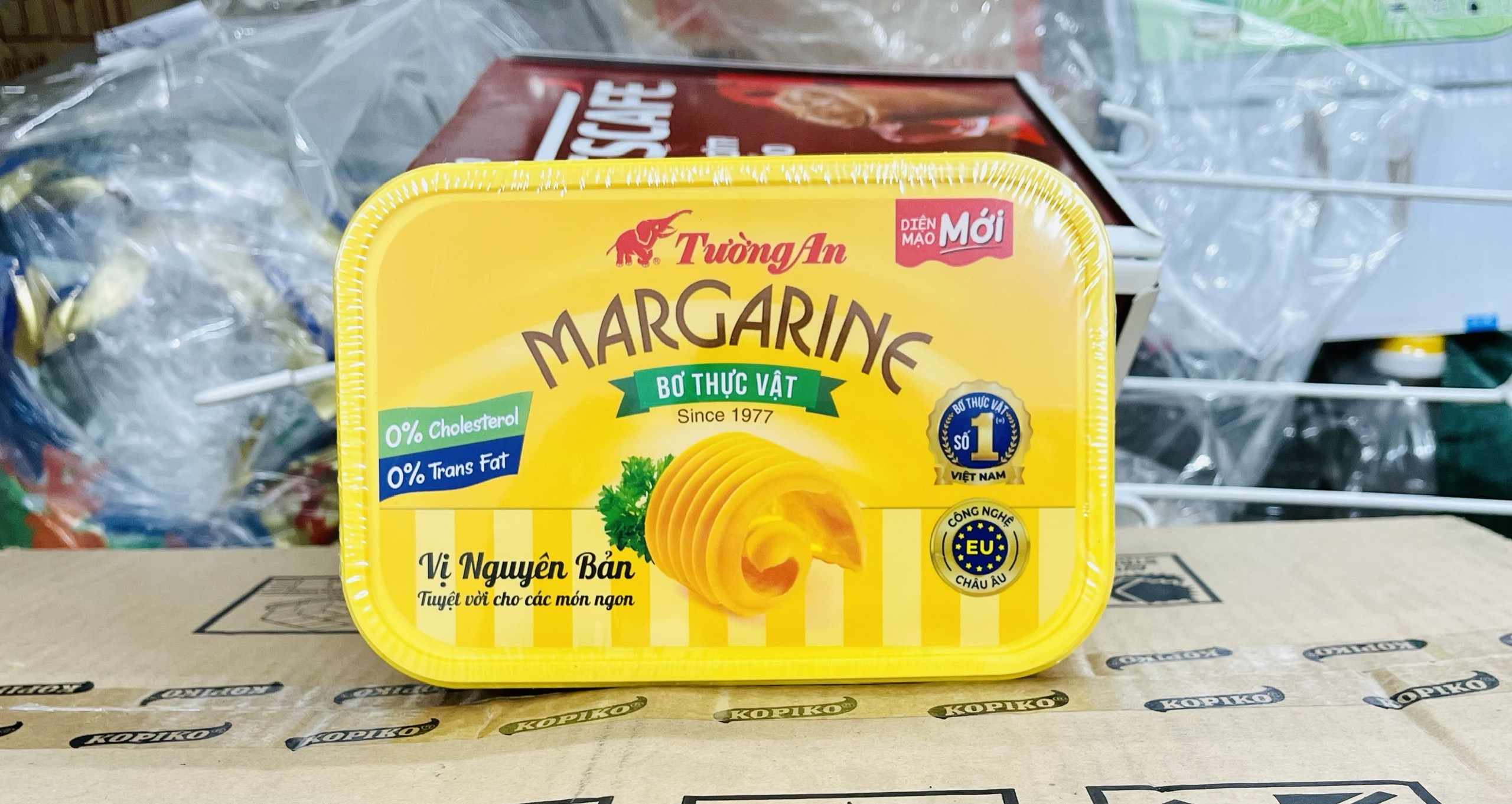 Bơ thực vật Tường An hộp (800g)