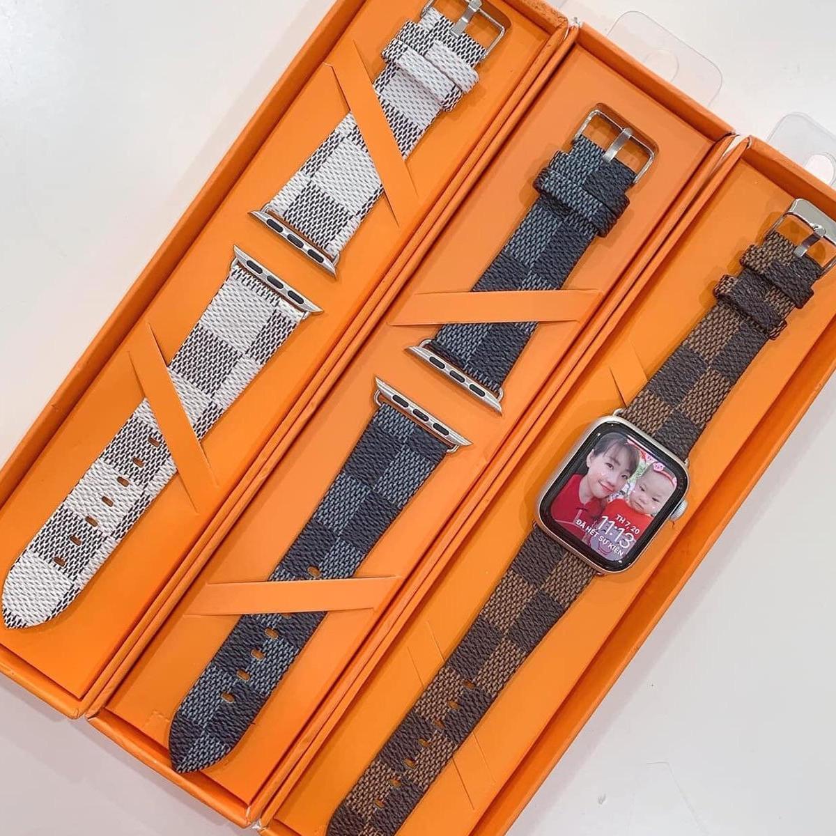 Dây Da LV Caro Trắng Cho Đồng Hồ Apple Watch ( không kèm mặt đồng hồ)
