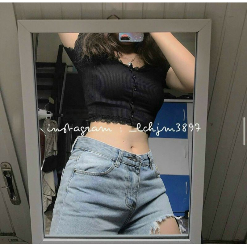 Áo croptop cổ tròn ren xinh