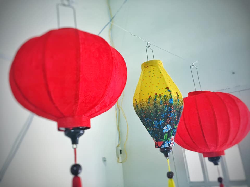 1 Đèn lồng Hội An ( hình tròn màu đỏ , 30cm )