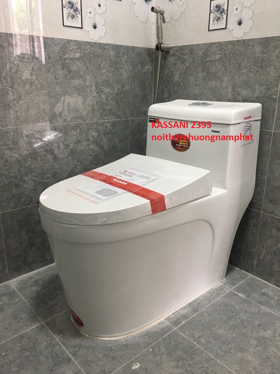 Bồn Cầu Liền Khối Kassani Thái Lan 2395 Men NANO XẢ NƯỚC MẠNH XẢ XOÁY 2 LỚP Tặng T cầu và Dây cấp chính hãng