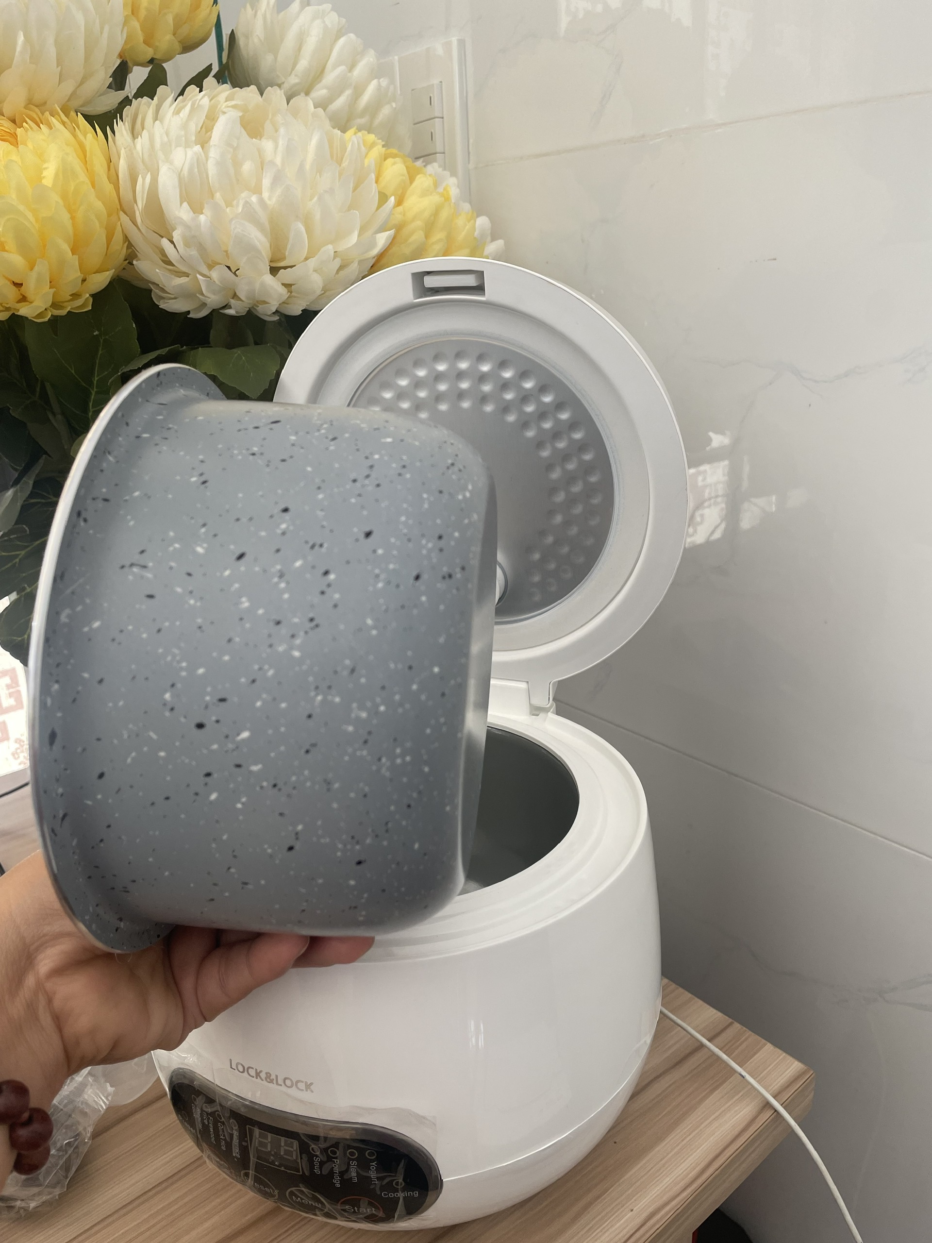 NỒI CƠM ĐIỆN MINI LOCK&LOCK-EJR326 0.8L