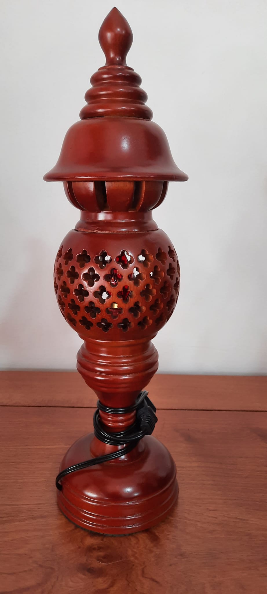 Cặp đèn thờ tổ ong bằng gỗ cao cấp 36 cm