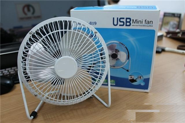 Quạt mini để bàn Cổng cắm USB lồng sắt lileng-819 siêu mát