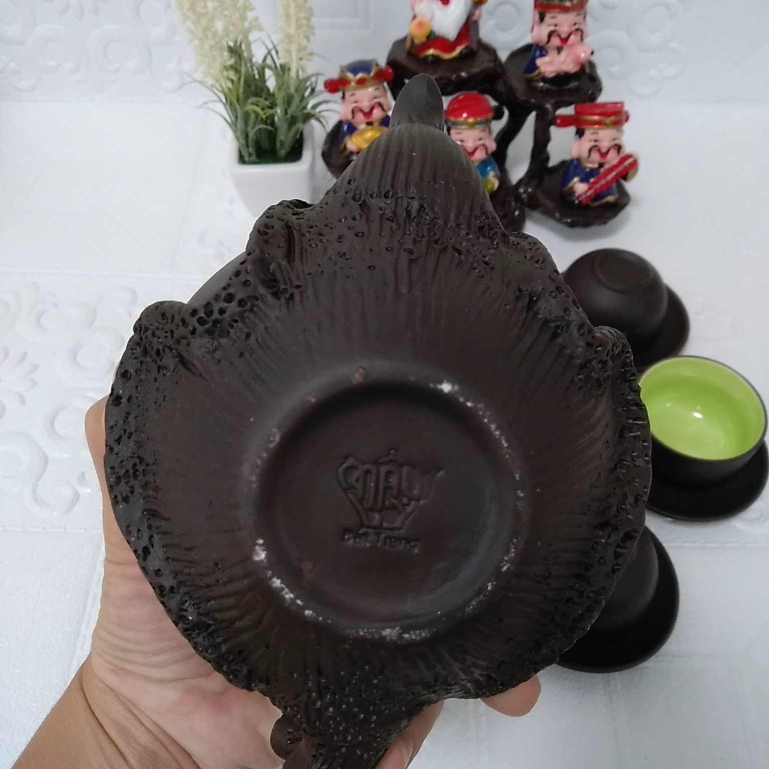 Bộ ấm chén đất nung Bát Tràng cây tùng 400ml màu đen