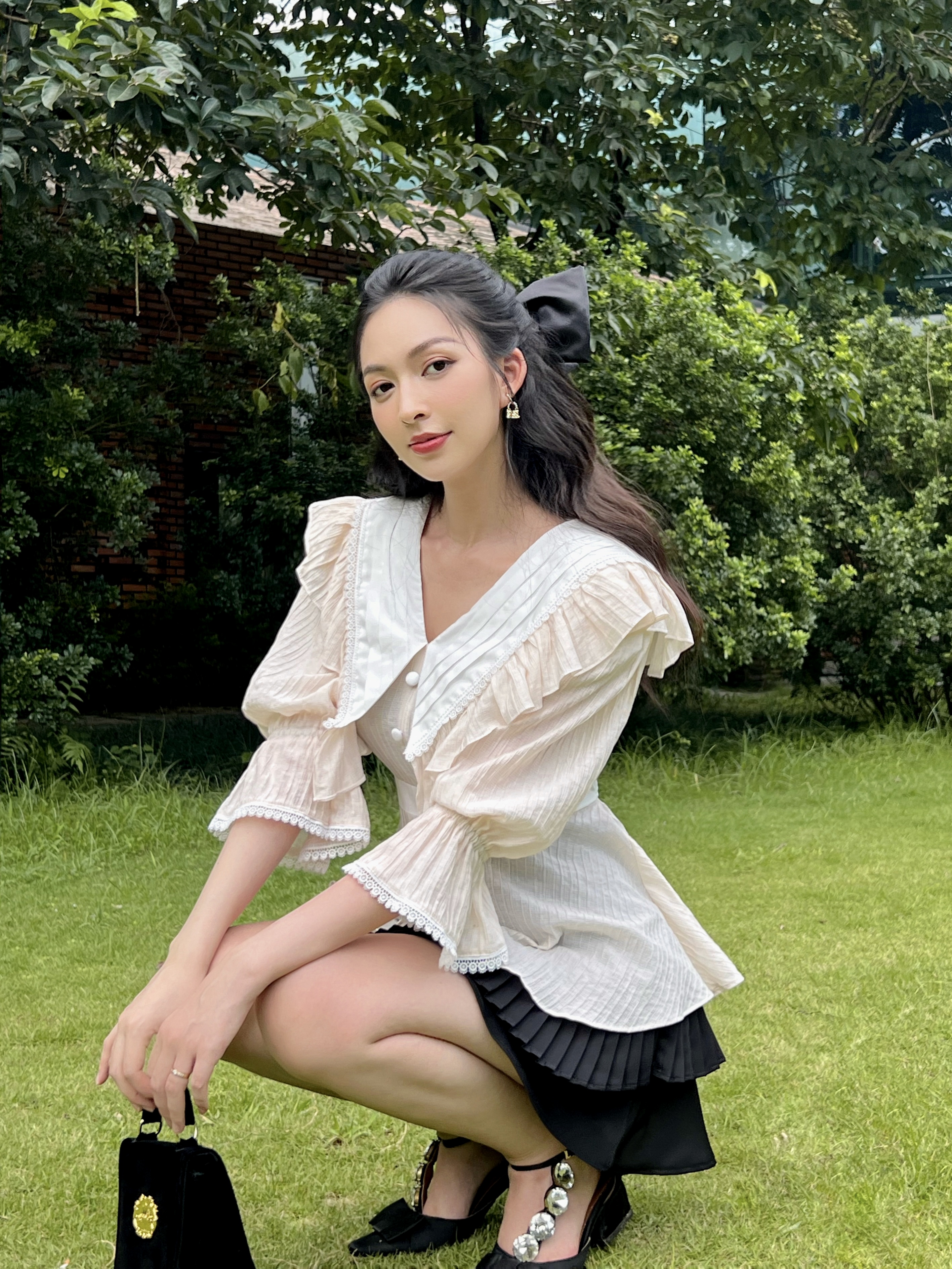 Elita Blouse - Áo cổ V triết eo