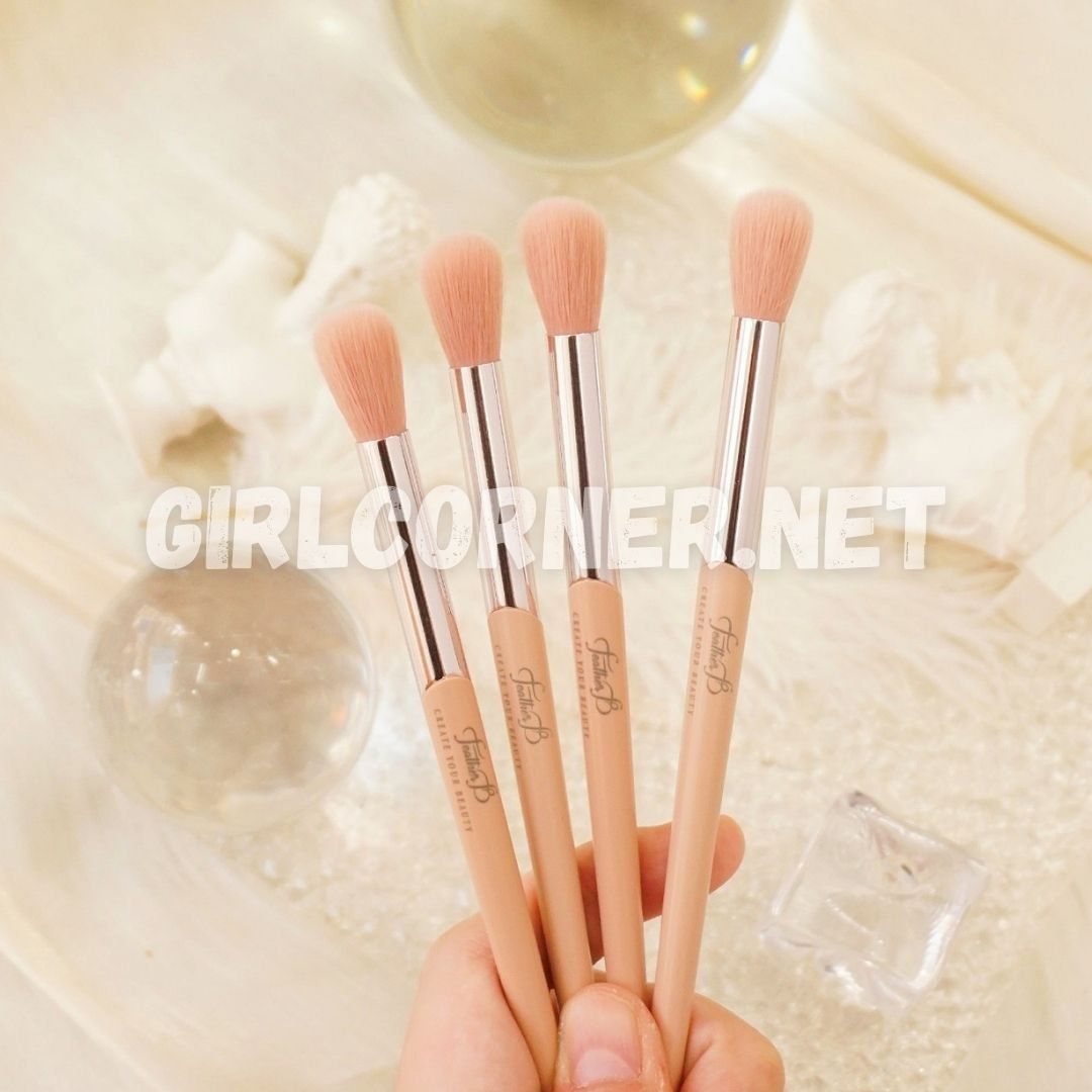 [HCM]Cọ blending mắt Feather B