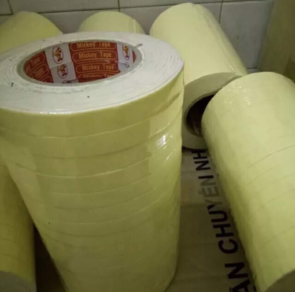 Cây 12 cuộn băng dính xốp 2 mặt siêu chắc