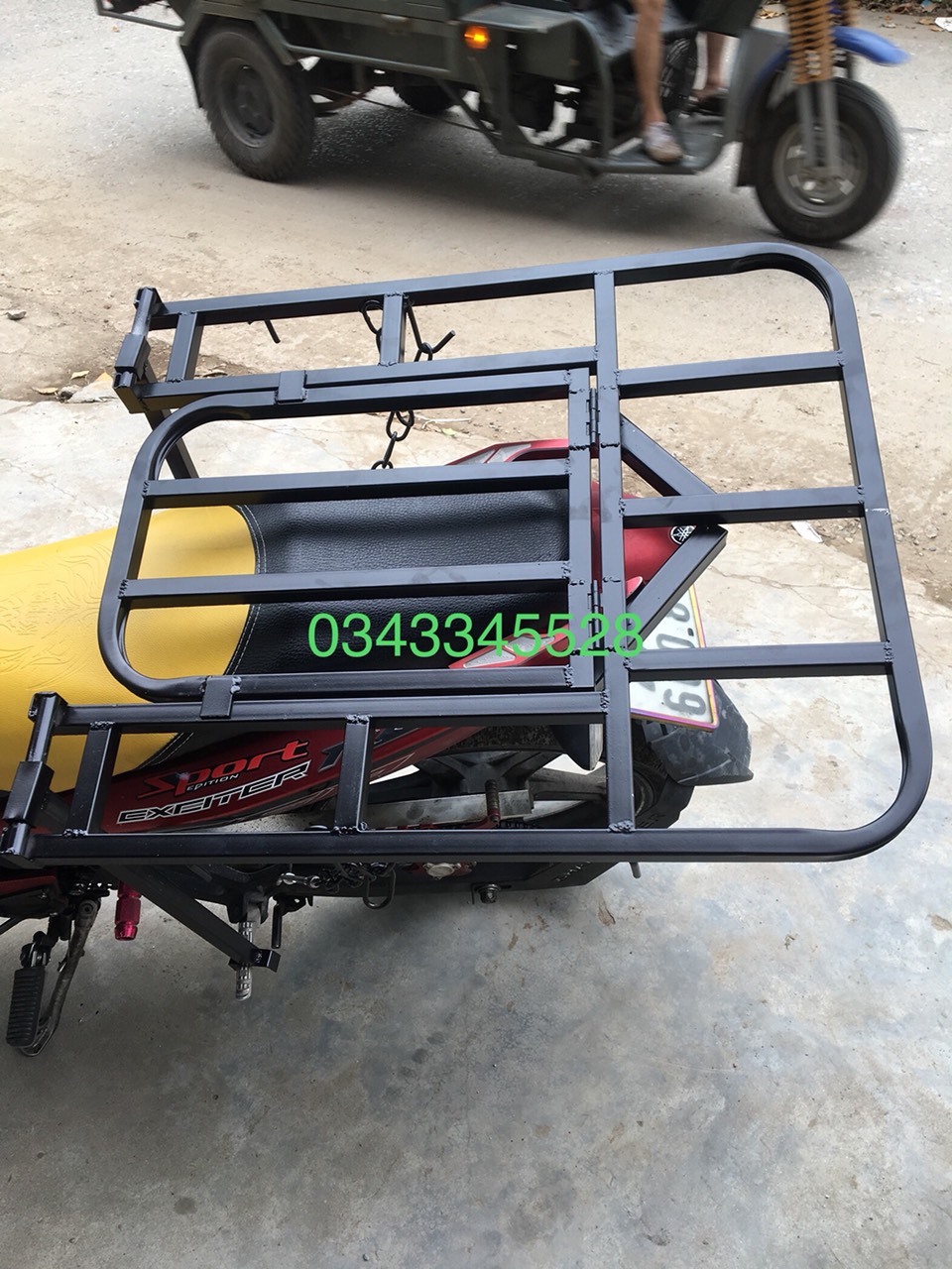 Giá chở hàng, baga xe máy đa năng có thể mở cốp đổ xăng không cần tháo giá rẻ - tặng 2 dây chằng