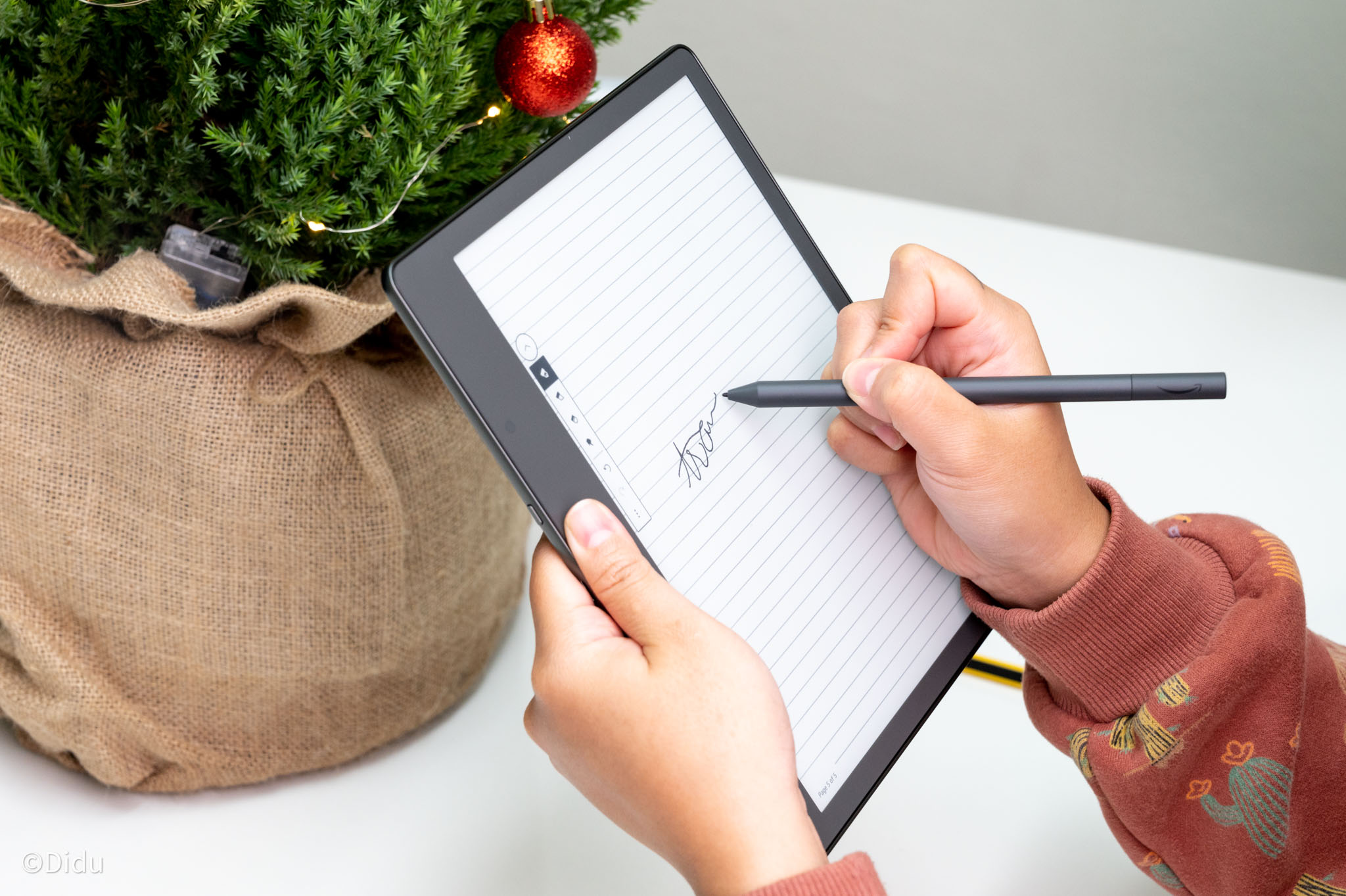 Máy đọc sách và ghi chú KINDLE SCRIBE mới 100%