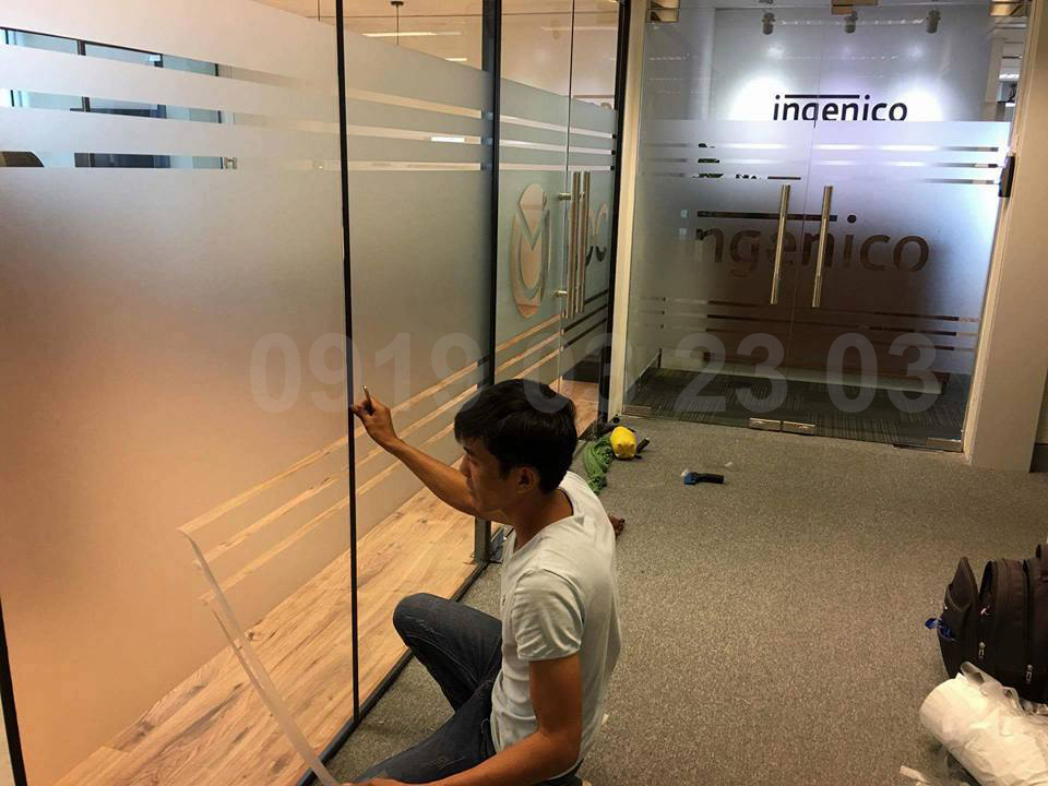 Decal mờ dán kính văn phòng sẵn keo khổ lớn 1.2m