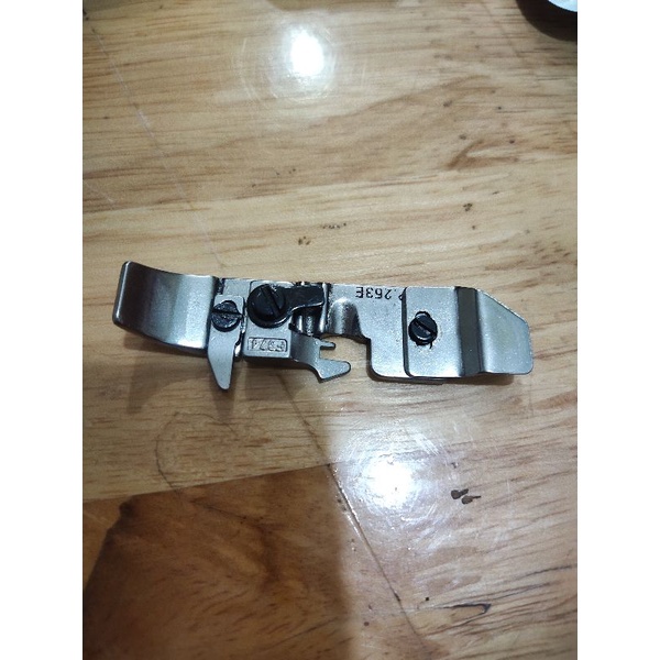chân vịt vắt sổ 4 chỉ