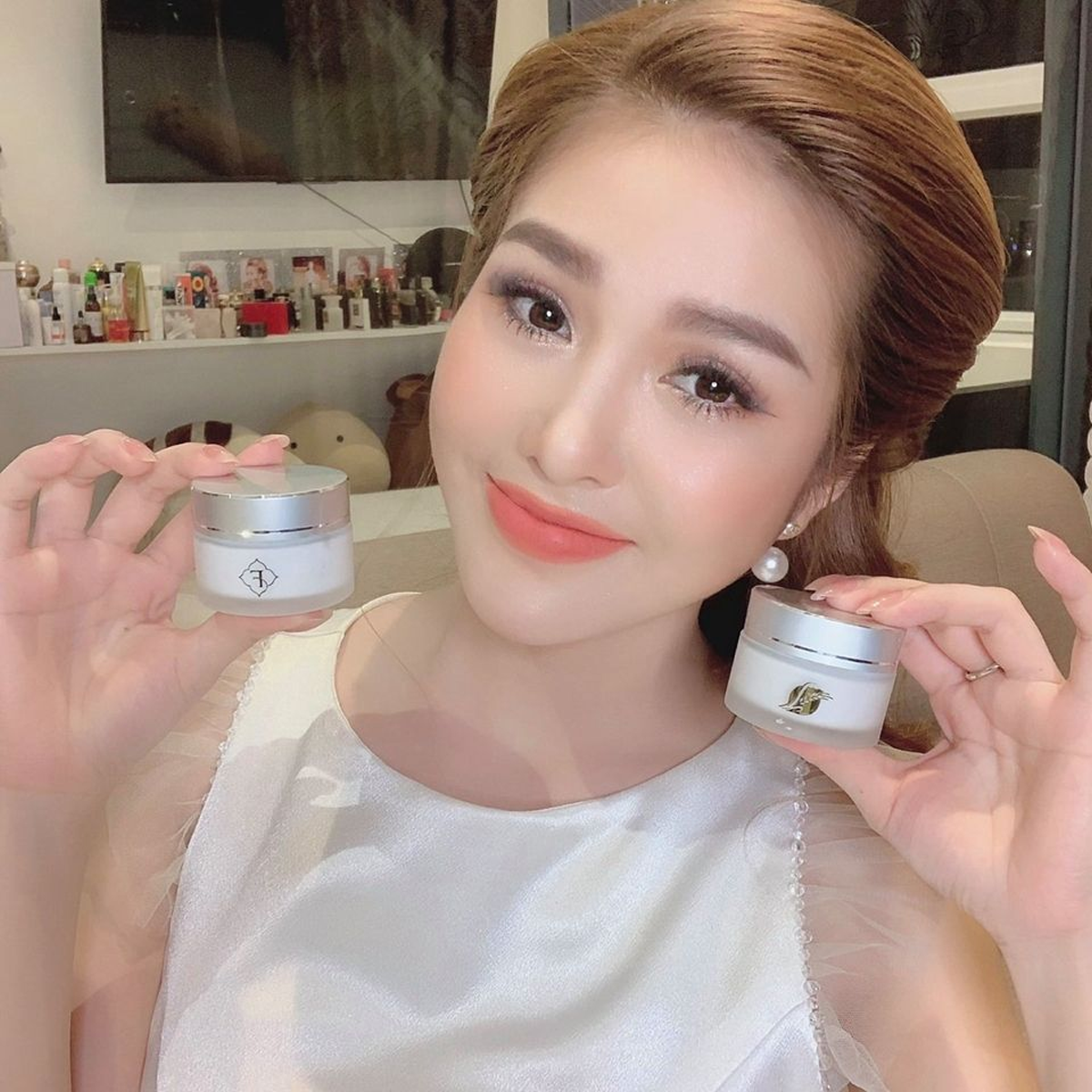 Kem Collagen Sữa Non Dưỡng Ẩm Trắng Da