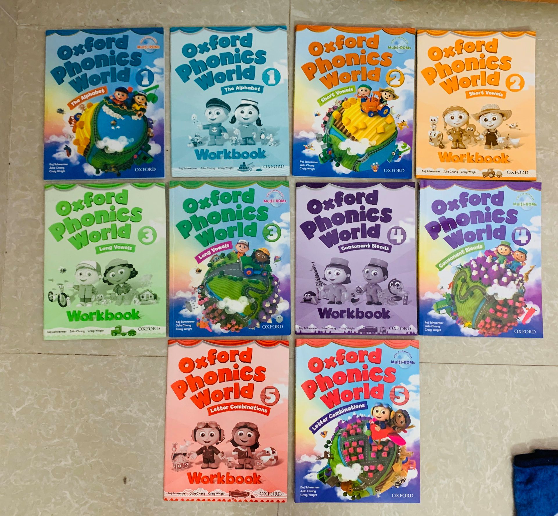 Bộ Oxford Phonics world 1 khổ to A4 [ bộ 2 cuốn + tặng kèm file nghe Mp3]