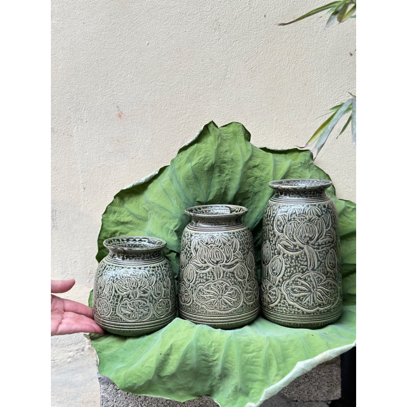 Bộ 3 lọ hoa, bình cắm hoa vai vuông men lam chảy khắc hoa