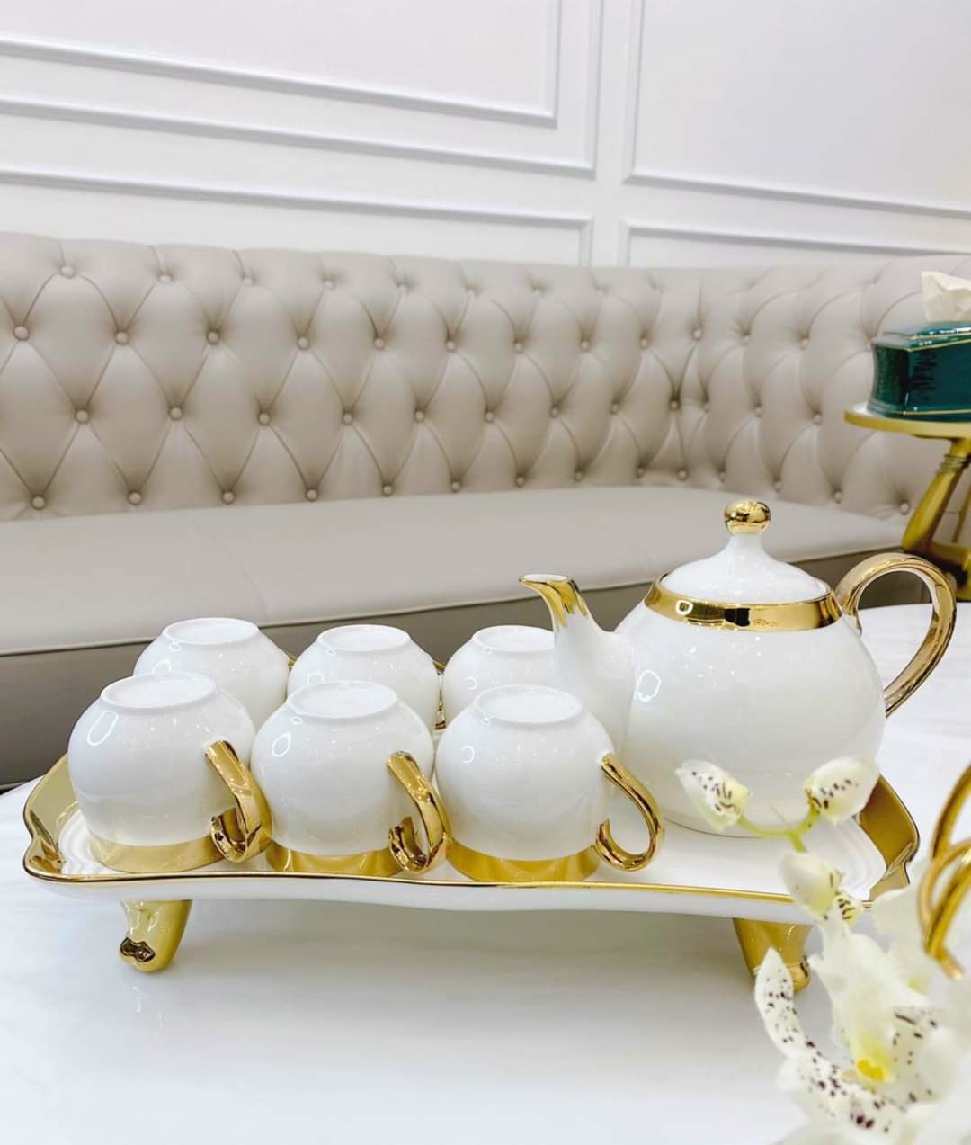 Bộ bình cốc sứ kèm khay cao cấp màu trắng viền vàng