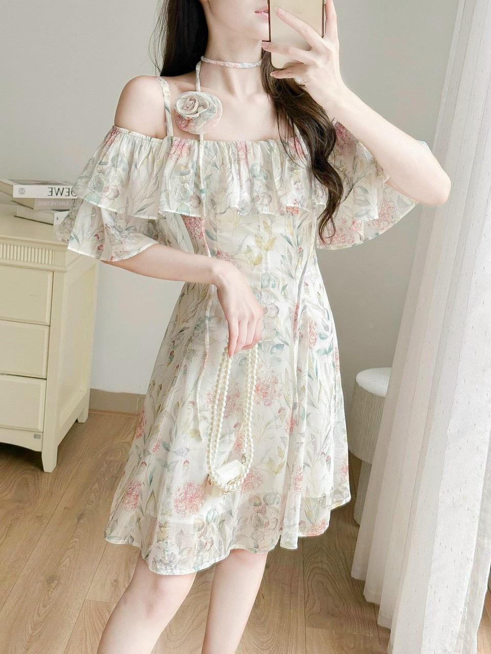 Đầm nữ dáng ngắn bèo tay bèo vai kèm hoa cổ siêu xinh phù hợp đi chơi đi tiệc