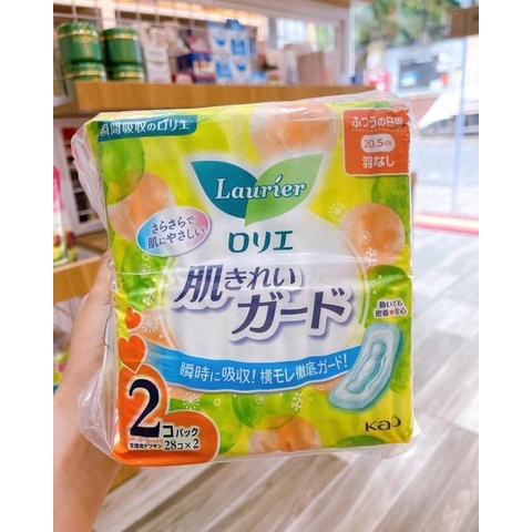 BĂNG VỆ SINH LAURIER NHẬT BẢN