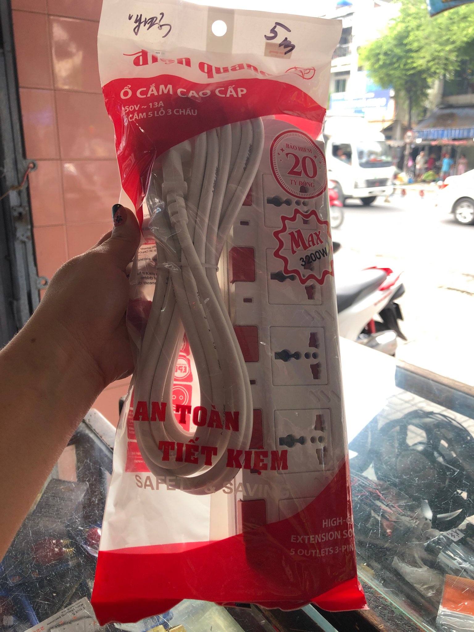 Ổ cắm Điện Quang ĐQ ESK SM750SL (5 lỗ 3 chấu)