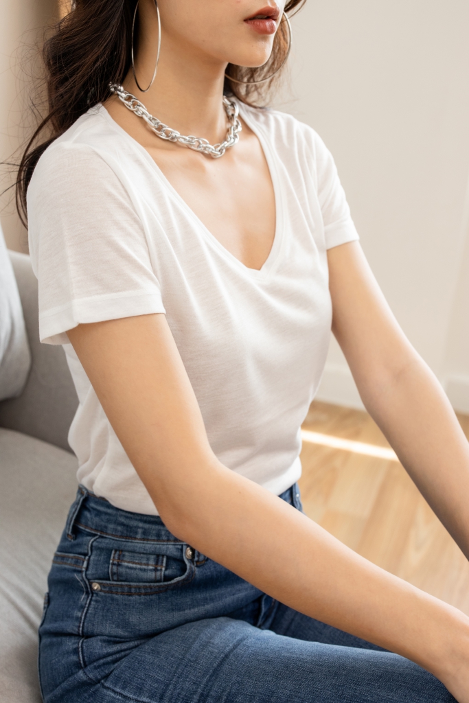ÁO THUN CỔ TIM MÀU TRẮNG